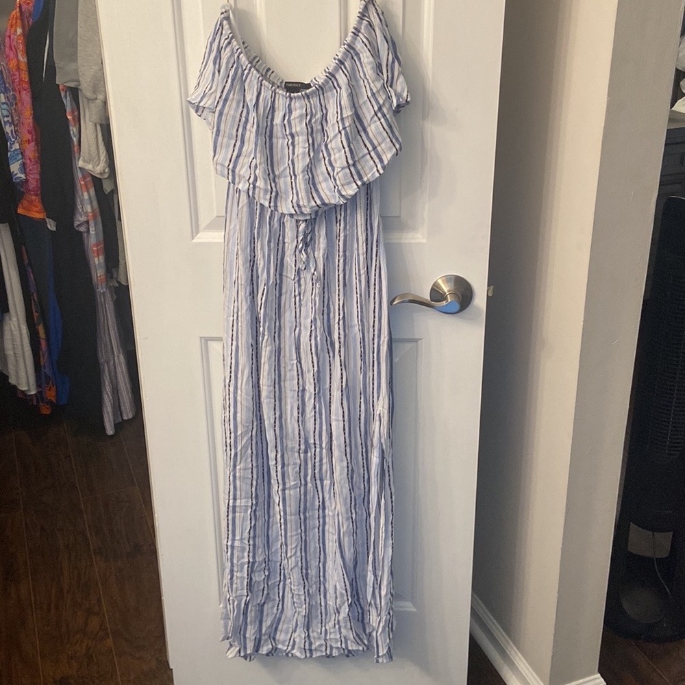 Forever 21 Women’s strapless blue striped dress